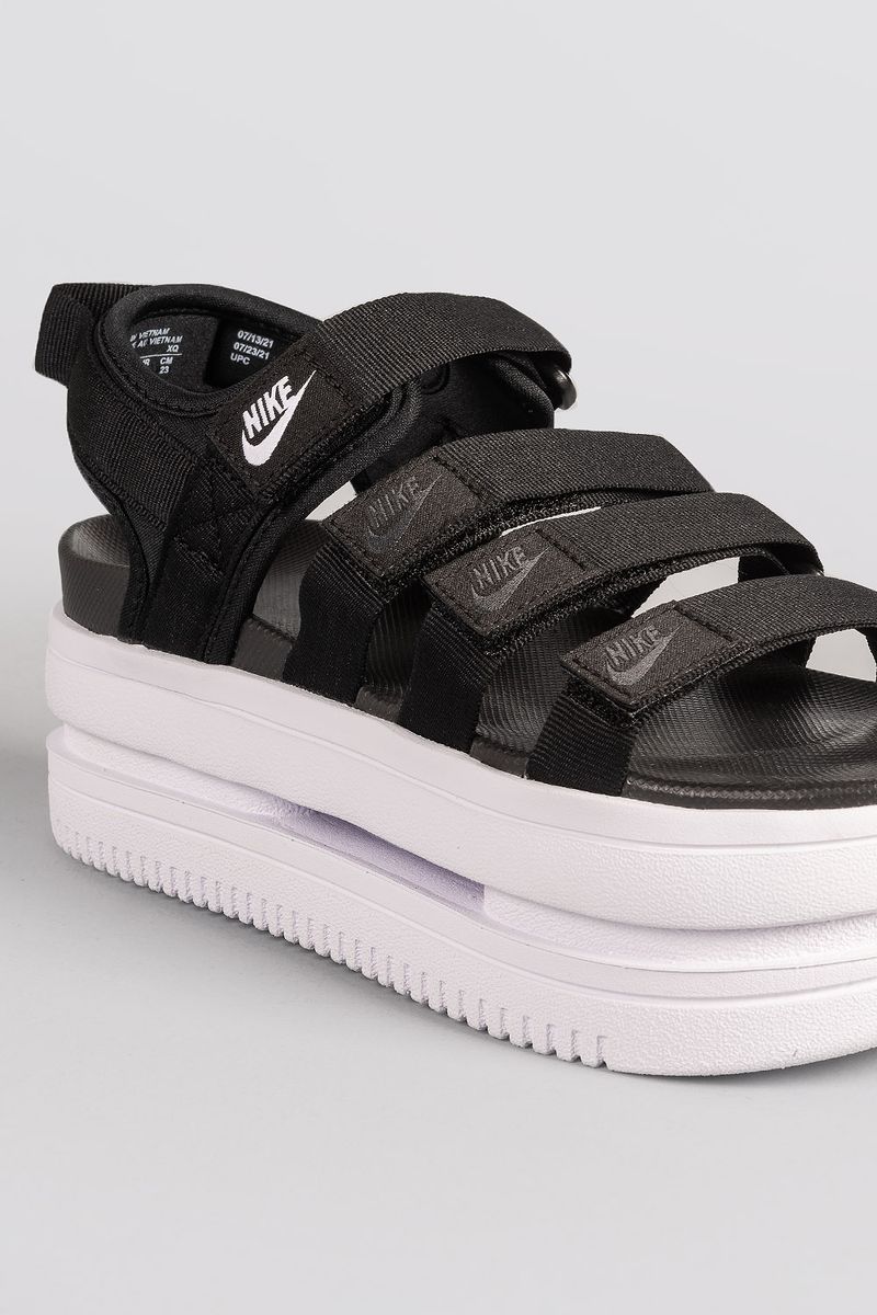 Nike store sandals strappy