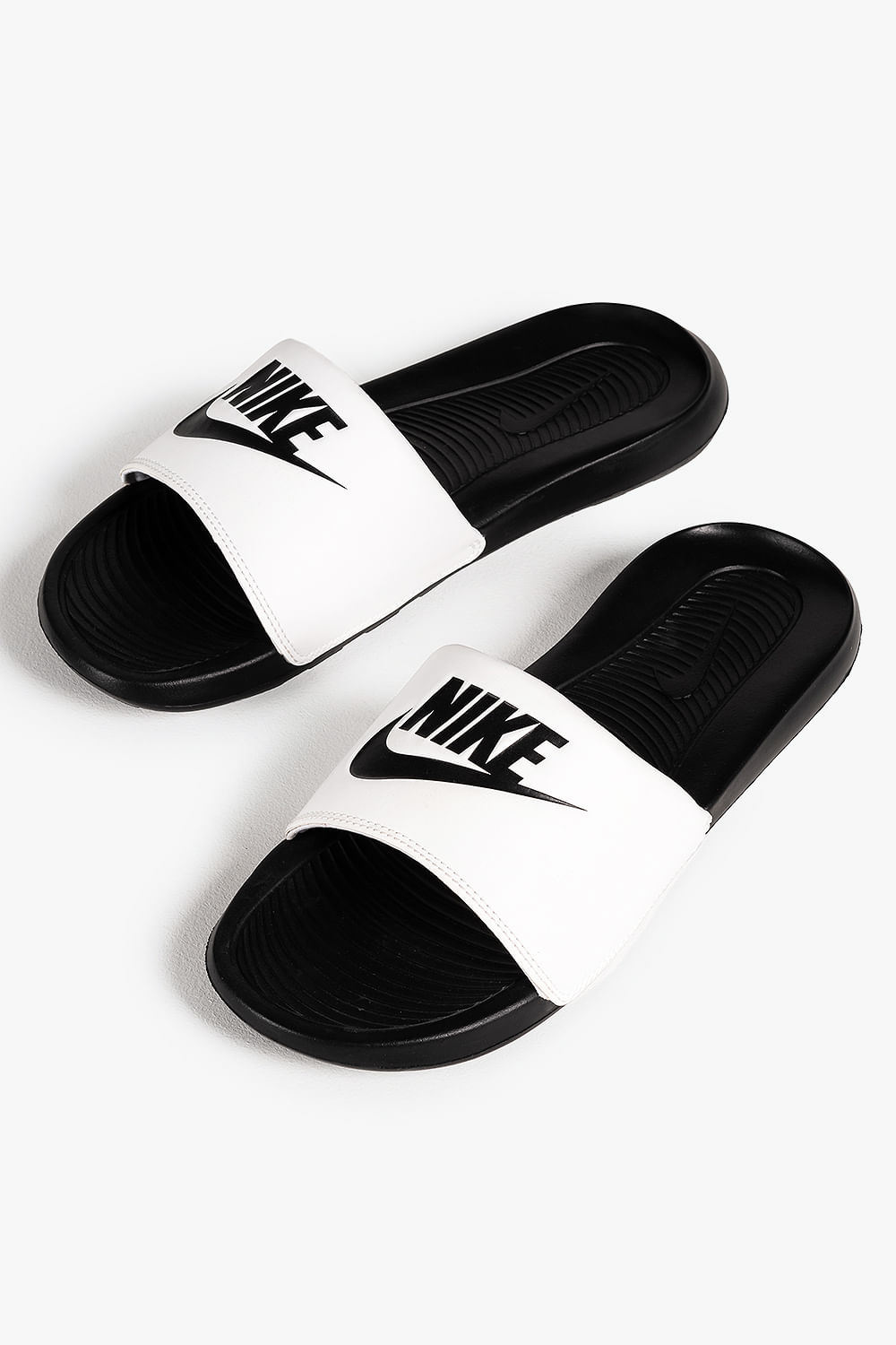 Chinelo nike sales ou adidas