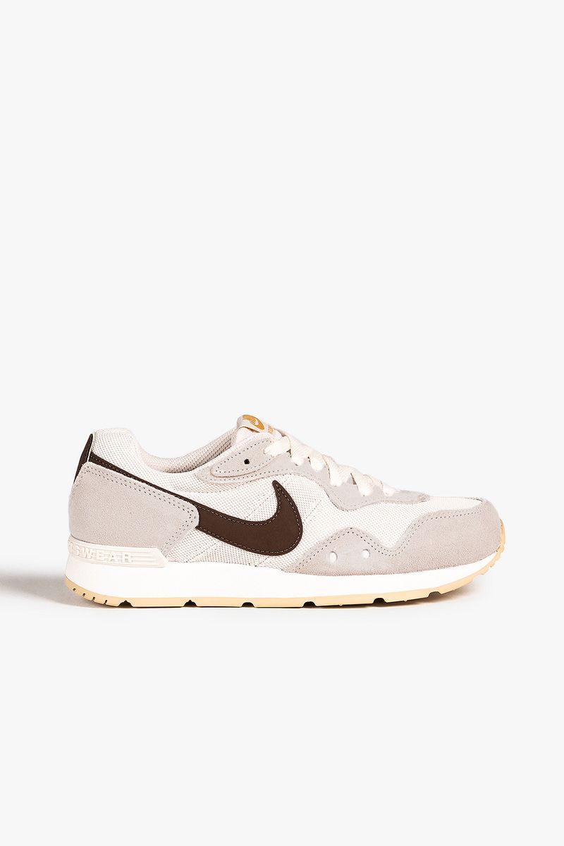 Nike hot sale runner beige