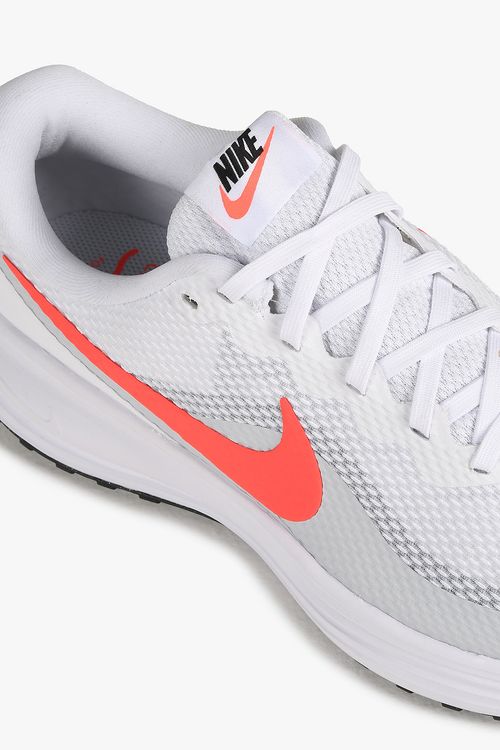 Tênis Nike Revolution 8
